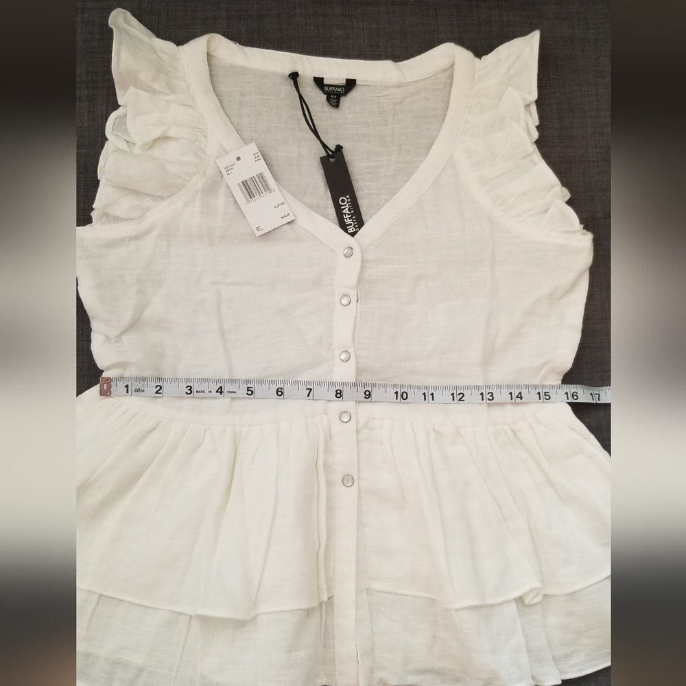NEW Buttoned blouse - Picture 7 of 8